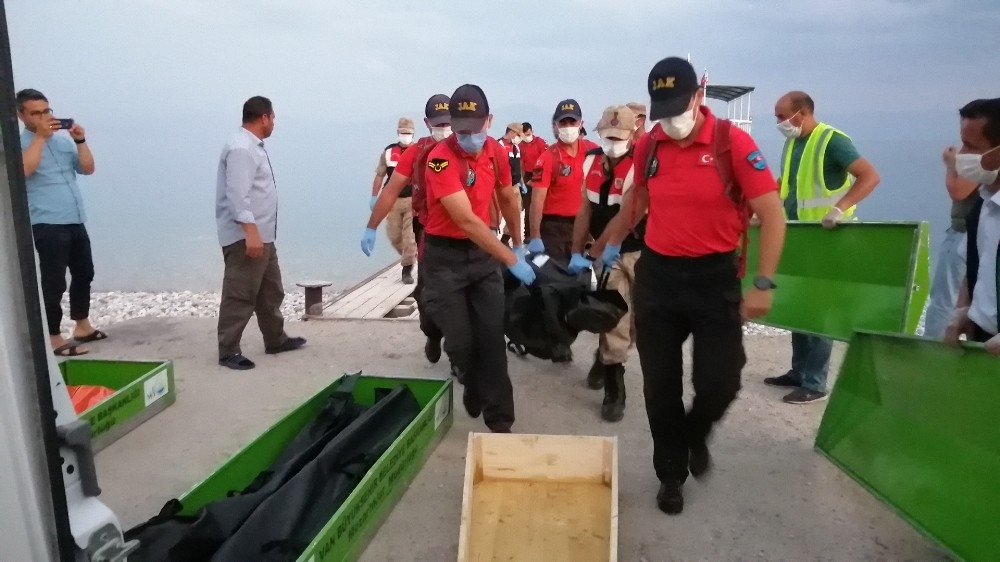 Van Gölü'nden çıkan cenaze sayısı 54'e yükseldi