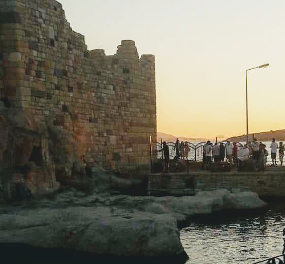 Foça'da surlara bayrak dikerken düştü