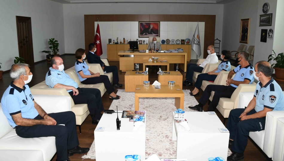 Zabıtalara başkandan üzüm