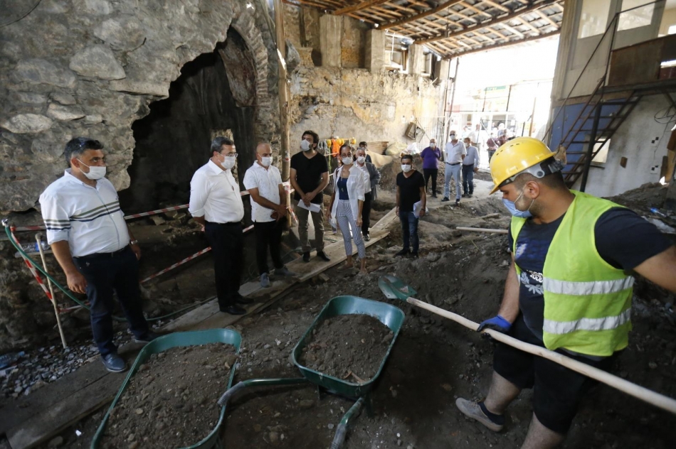 İzmir Basmane'de tarihi hamle