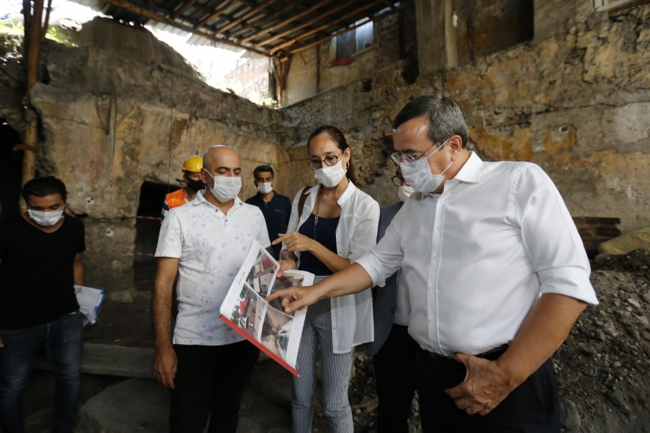 İzmir Basmane'de tarihi hamle