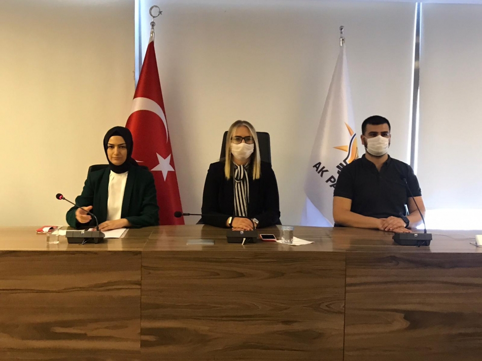 İzmirli 'AK Kadınlar'dan Dilipak'a suç duyurusu
