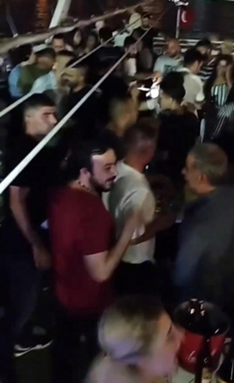 Boğazda 'dansözlü' korona partisi