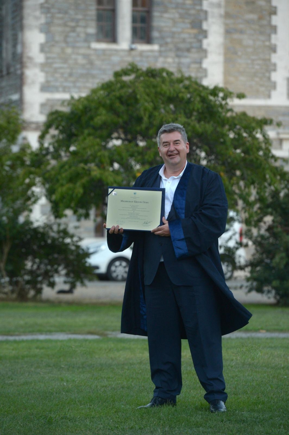 Başkan Oran annesi için o diplomayı aldı!
