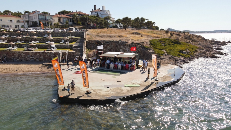 Ayvalık'ın rüzgarı sörf için esiyor