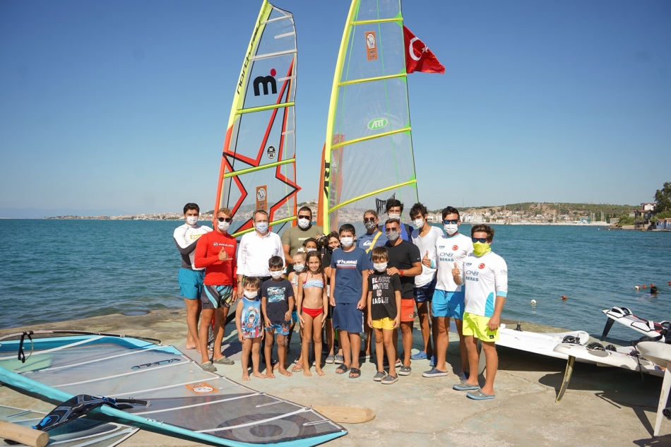 Ayvalık'ın rüzgarı sörf için esiyor