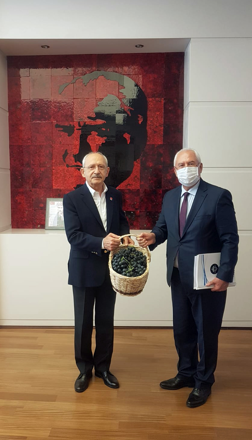 Kılıçdaroğlu'na Karabağlar sunumu