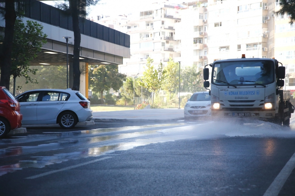 Konak'ta temizlik harekatı