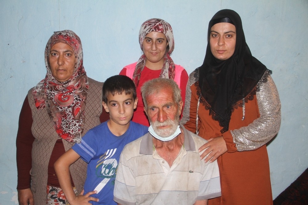 4 gün önce kayıp olmuştu, dut yiyerek hayatta kaldı