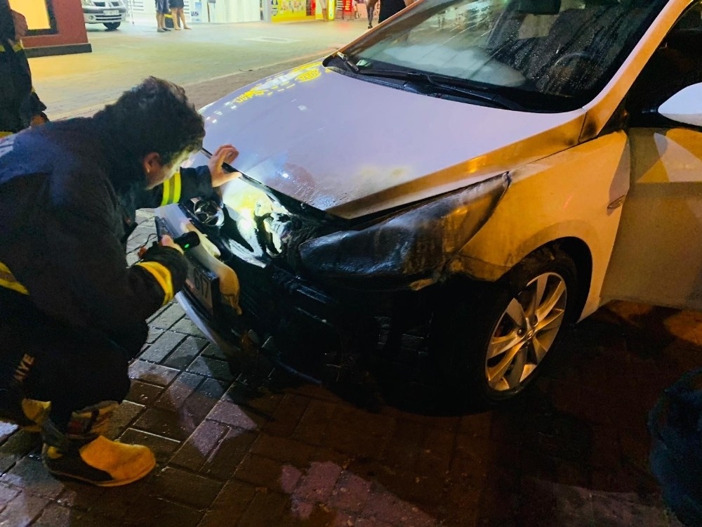 Alanya'da seyir halindeki otomobil yandı