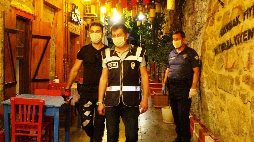Antalya'da 1500 polisle  korona virüs denetimi