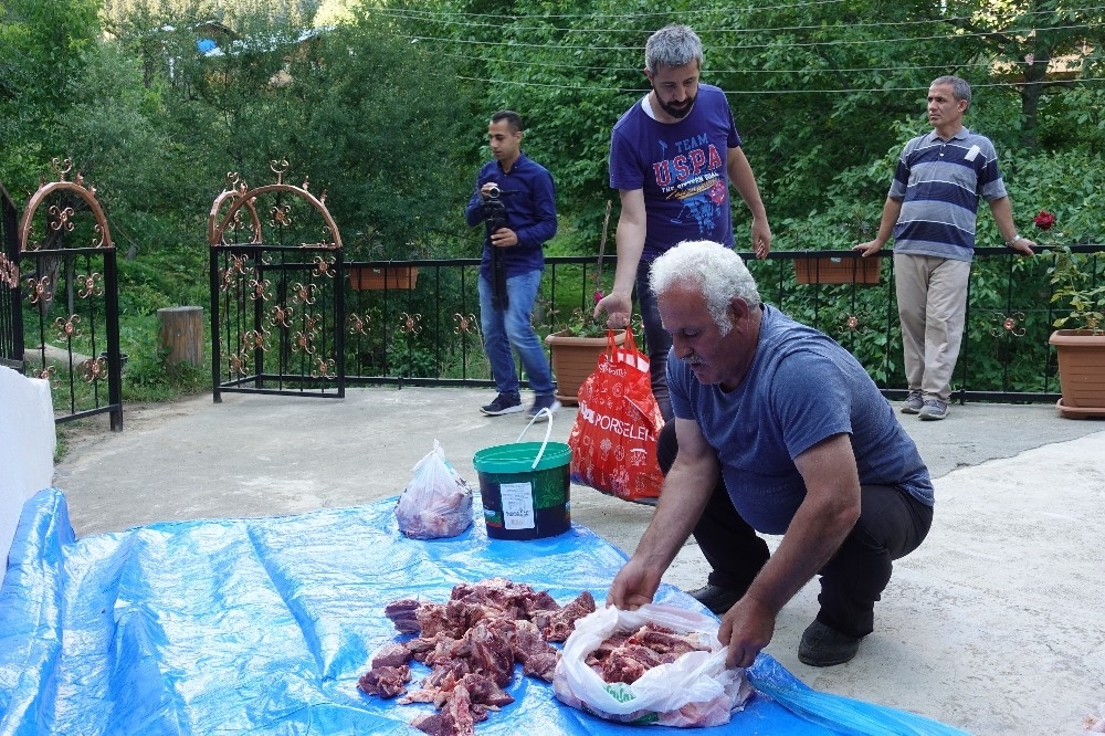 Artvin Yanıklı köyünde 300 yıllık kurban geleneği yaşatılıyor
