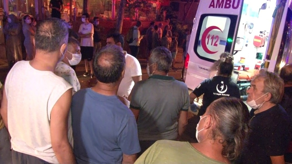 Ataşehir'de korkutan patlama: 12 kişi tahliye edildi
