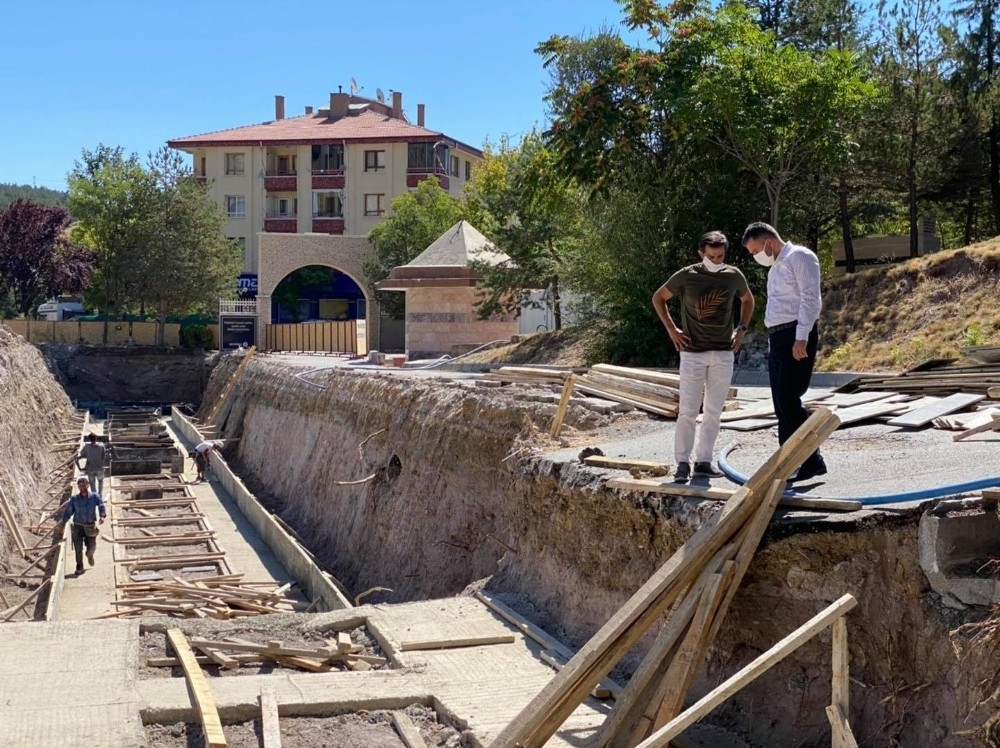 Başkan Çetin makamda değil sahada