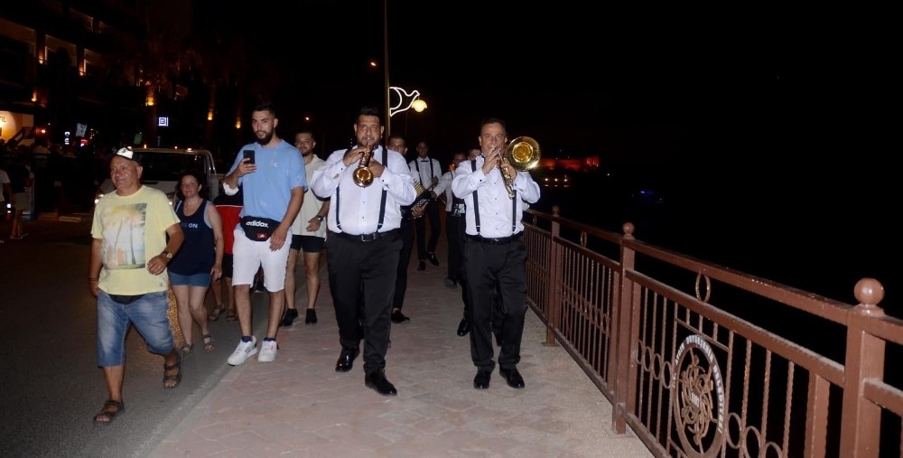 Bayramda alkışlar Kuşadası Kent Orkestrası'na