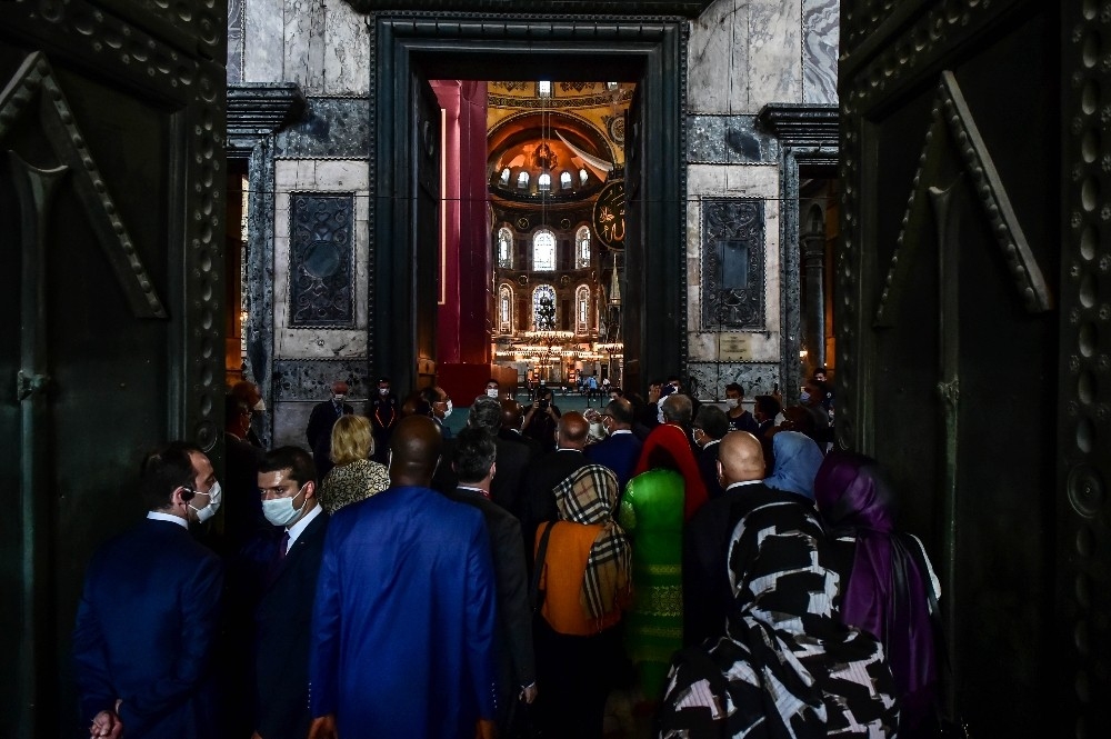 Büyükelçiler Ayasofya'yı ziyaret etti