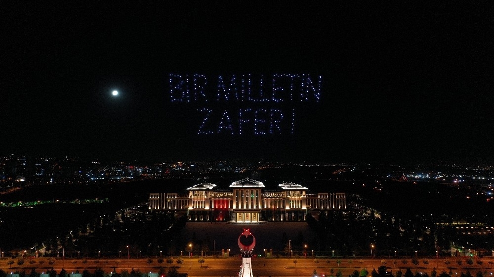 Cumhurbaşkanlığı Külliyesi'nde Zafer gecesi