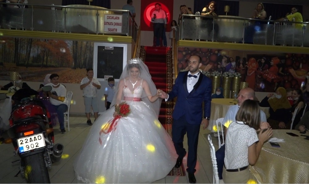Damadın yaptığını görenler şaşkına döndü