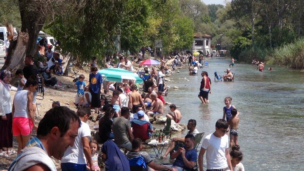 Denizde, karada, plajda, derede izdiham