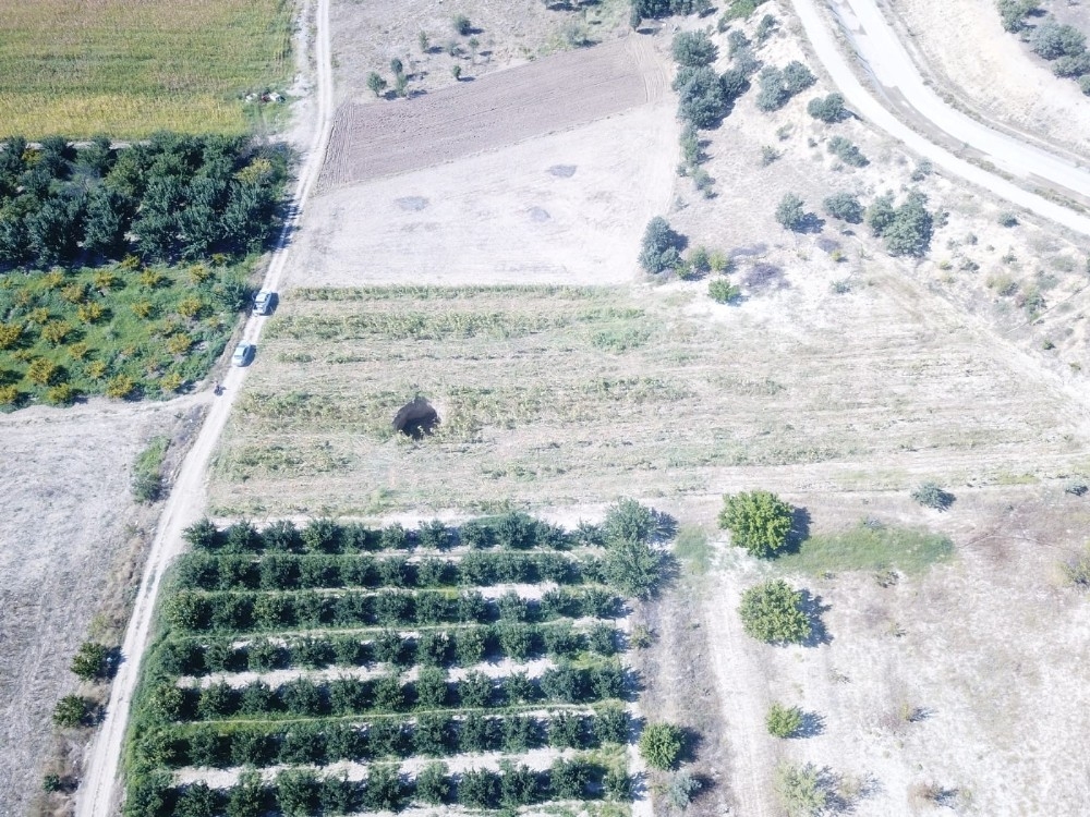 Denizli'de devasa obruk