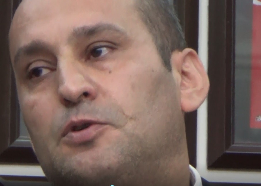 Dernek başkanı ağlayarak görevinden istifa etti