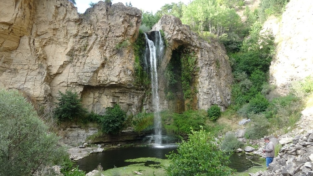 Doğa harikası şelale turizme kazandırılmayı bekliyor