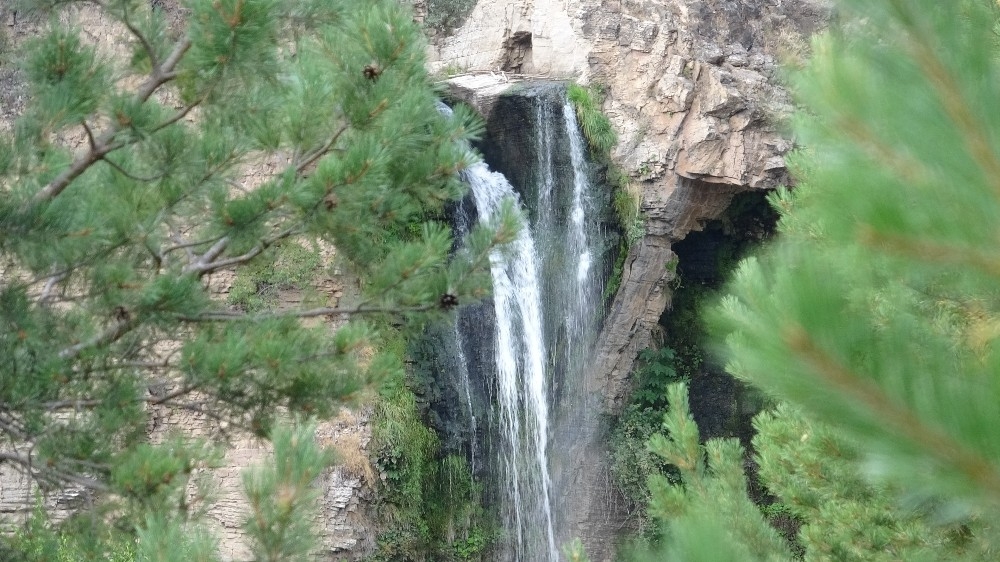 Doğa harikası şelale turizme kazandırılmayı bekliyor