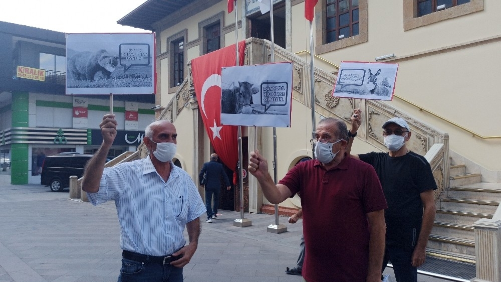 Emekli öğretmenlerden maske kullanımına yönelik dikkat çeken etkinlik