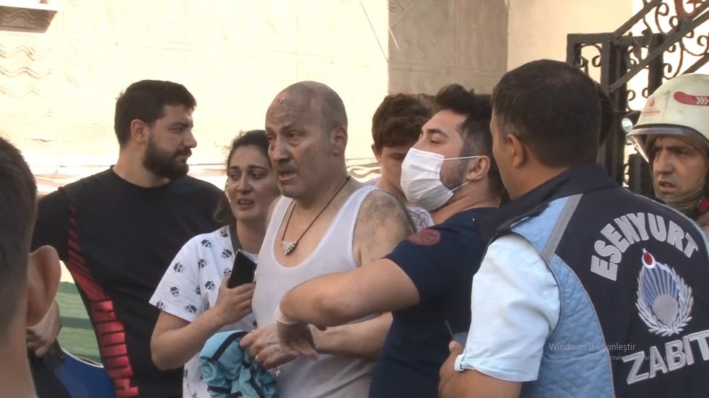 Esenyurt'ta yangın paniği: 4 kişi kurtarıldı