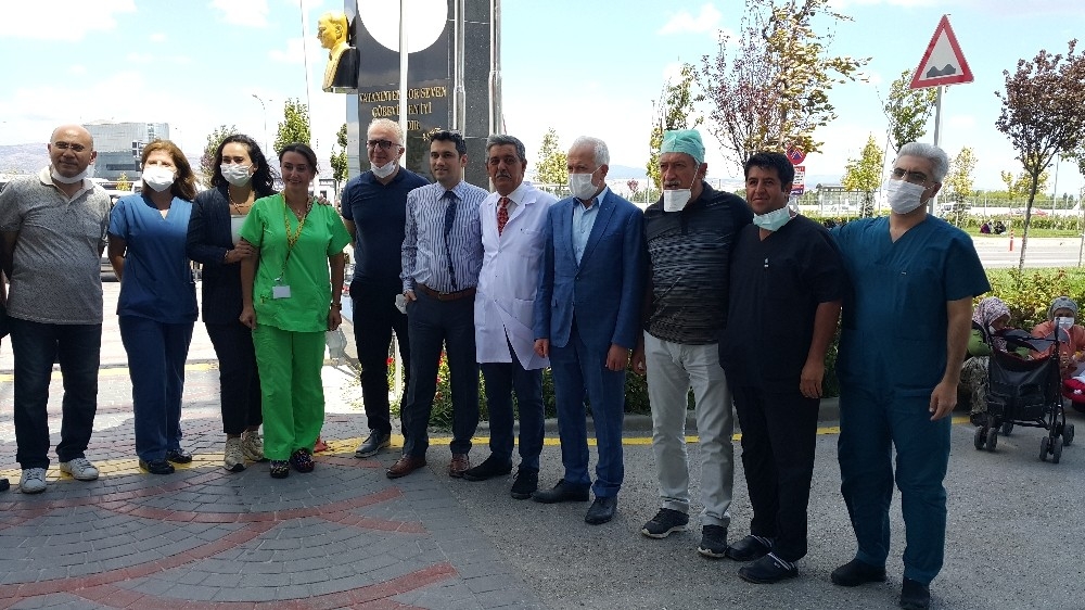 Eskişehir'in kıdemli doktoru Bilen Özel emekli oldu