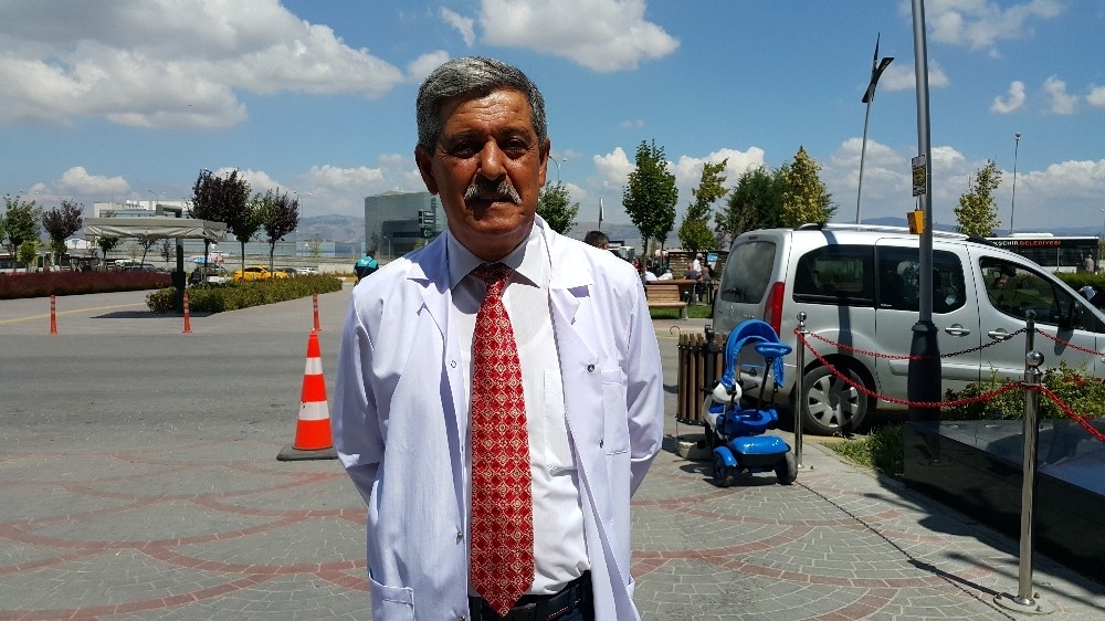 Eskişehir'in kıdemli doktoru Bilen Özel emekli oldu