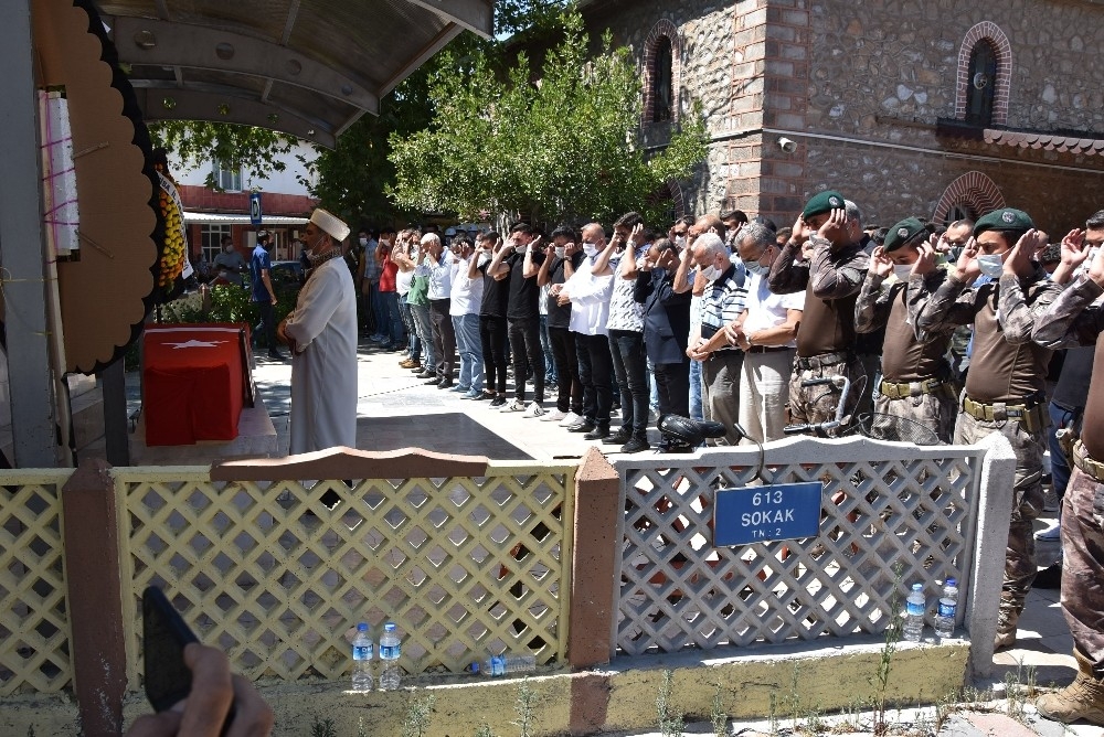Genç polis 5 günlük yaşam savaşını kaybetti