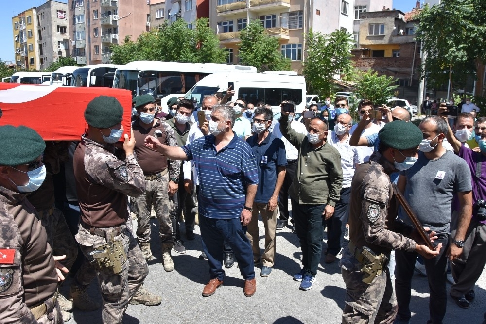 Genç polis 5 günlük yaşam savaşını kaybetti