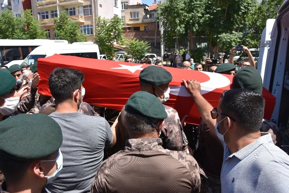 Genç polis 5 günlük yaşam savaşını kaybetti