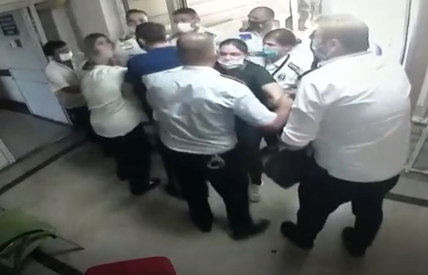 Hastanede kadın güvenlik görevlisine yumruklu saldırı