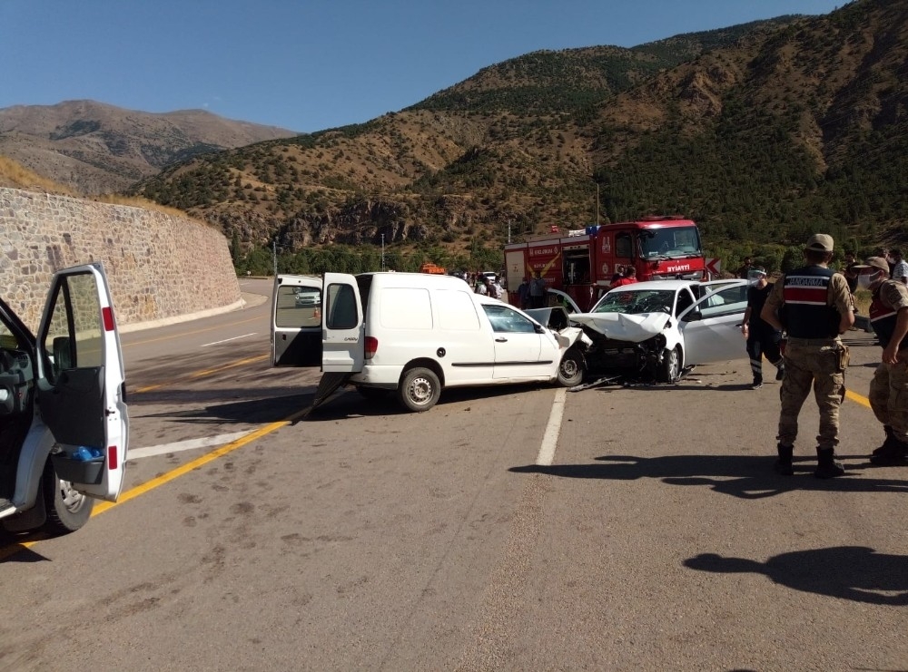 İspir'de feci kaza: 7 yaralı
