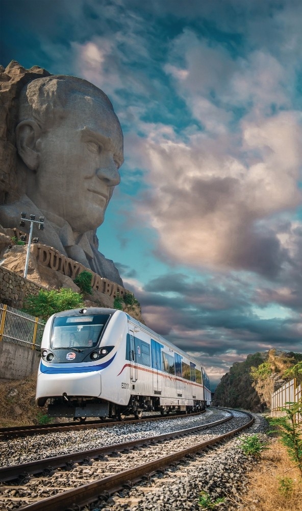 İZBAN 10 yılda 720 milyon yolcu taşıdı