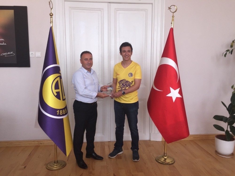 İzmir Atatürk Lisesi'nin Derin gururu