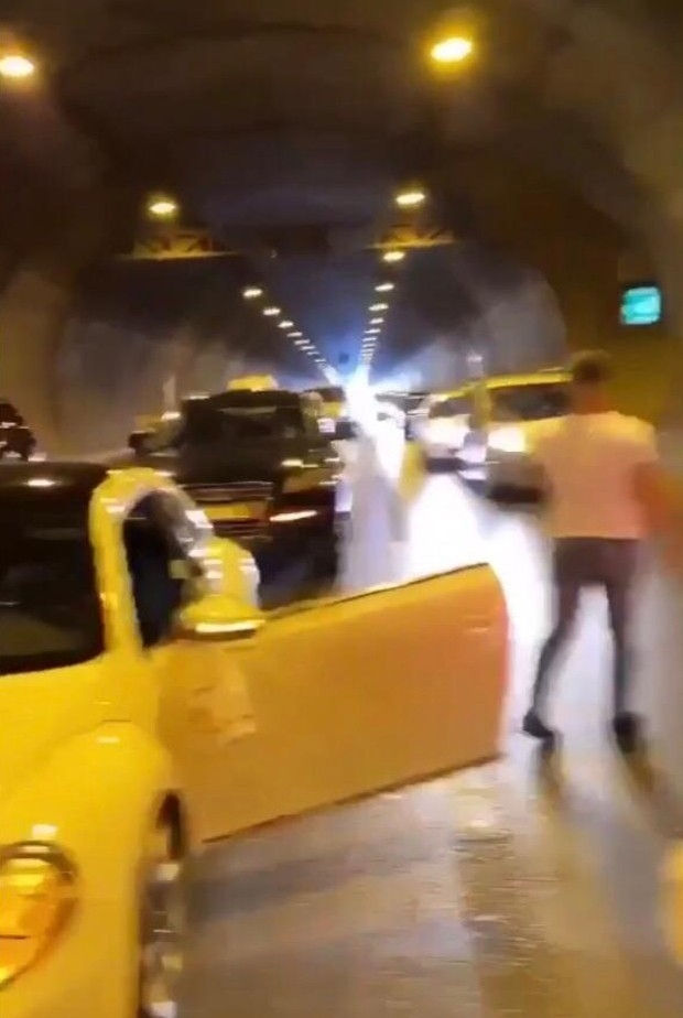 İzmir'de düğün konvoyu tünel kapattı