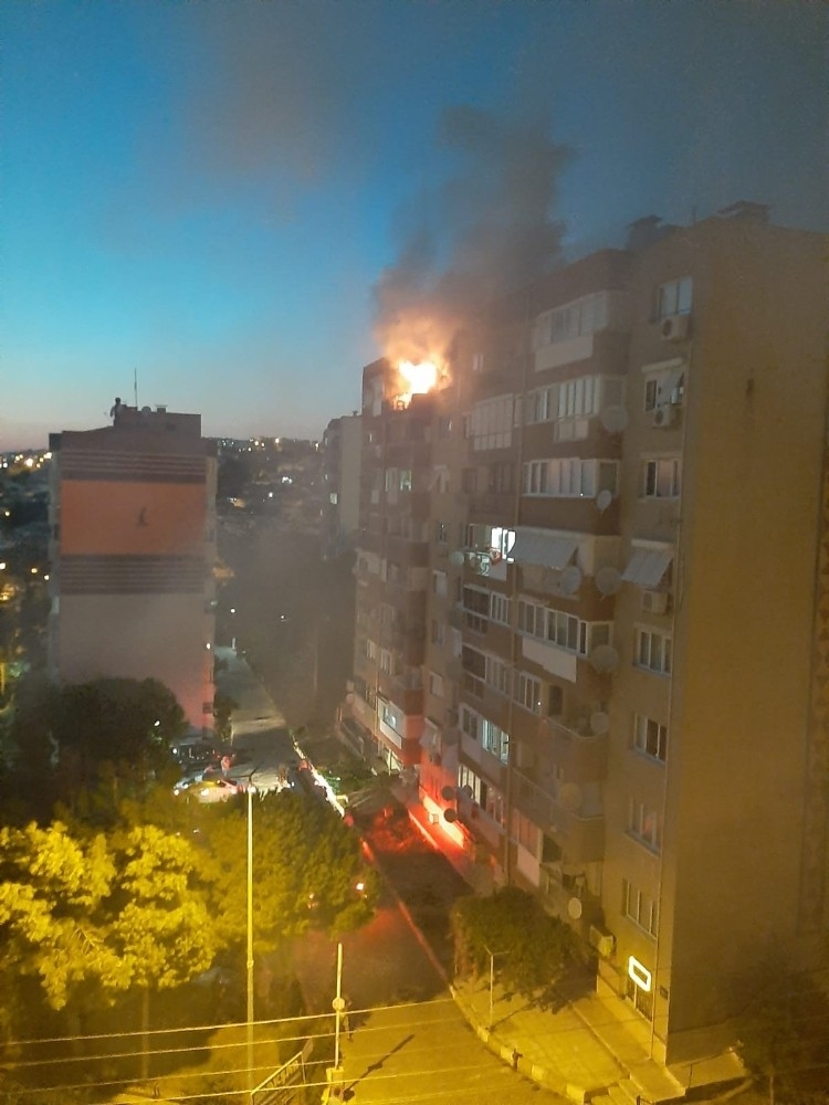 İzmir'de ev yangını! Emekli öğretmenin acı sonu