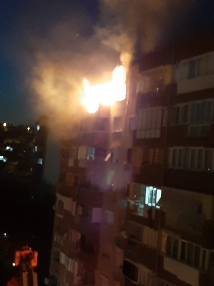 İzmir'de ev yangını! Emekli öğretmenin acı sonu