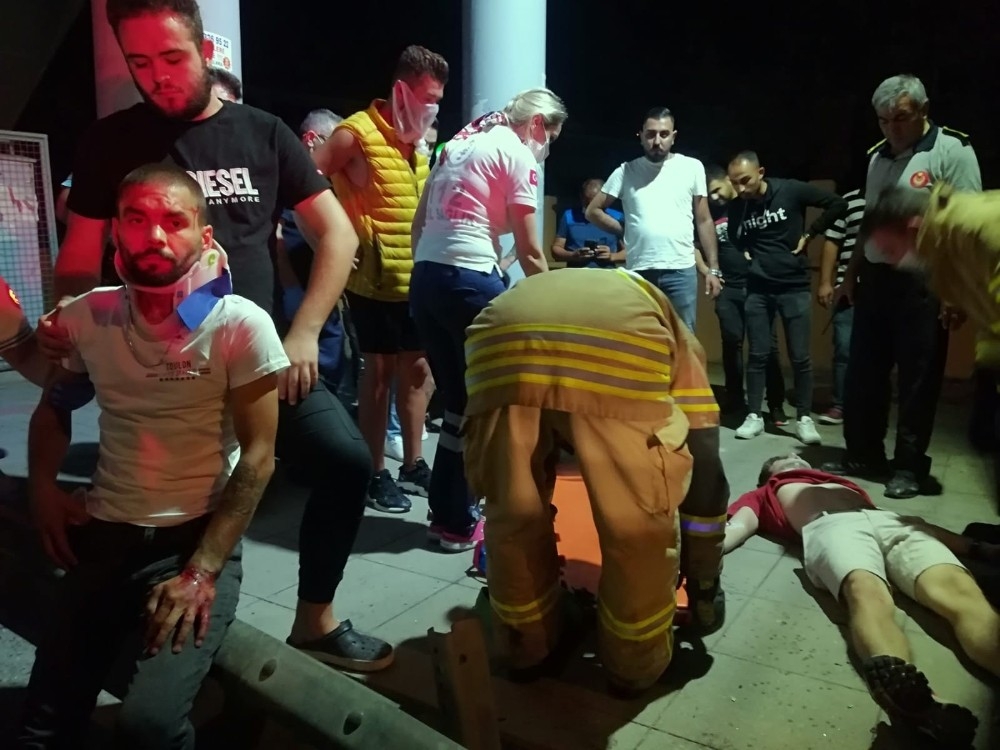 İzmir'de feci kaza: 1'i ağır, 3 yaralı