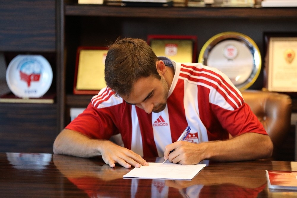 Jorge Felix Sivasspor'a imzayı attı