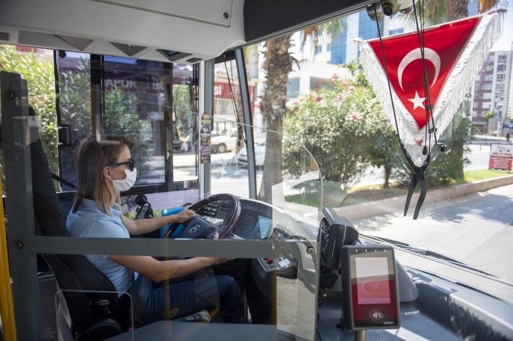 Kadın otobüs şoförleri yayla yollarında