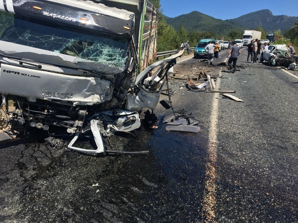 Karabük'te feci kaza: 2 ölü, 3 yaralı