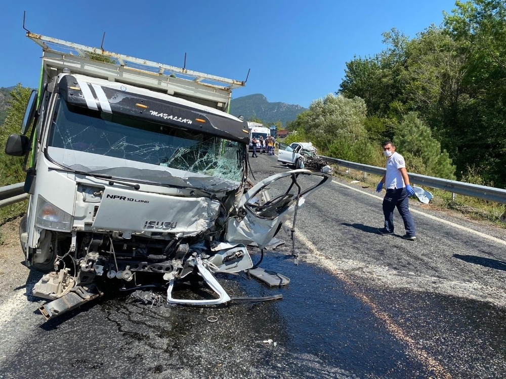 Karabük'te feci kaza: 2 ölü, 3 yaralı