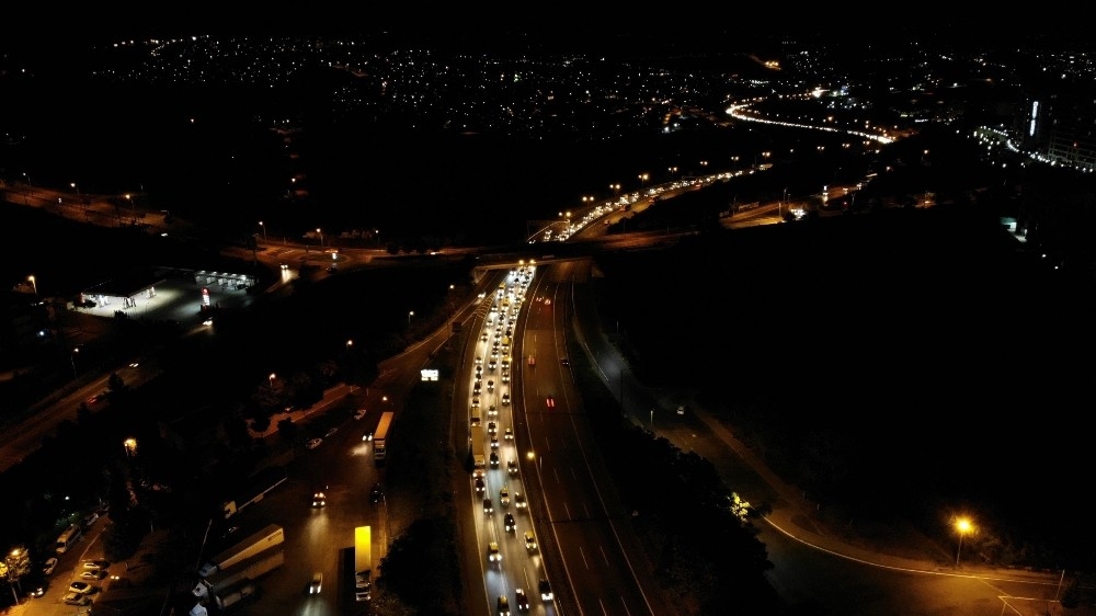 Kocaeli TEM'de dönüş çilesi sürüyor