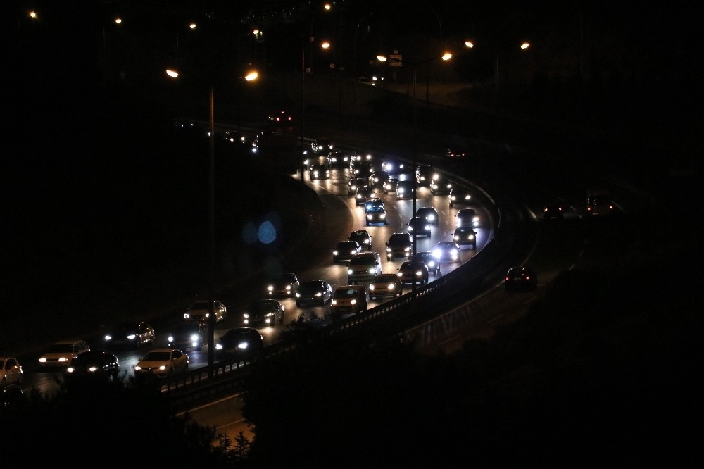 Kocaeli TEM'de dönüş çilesi sürüyor