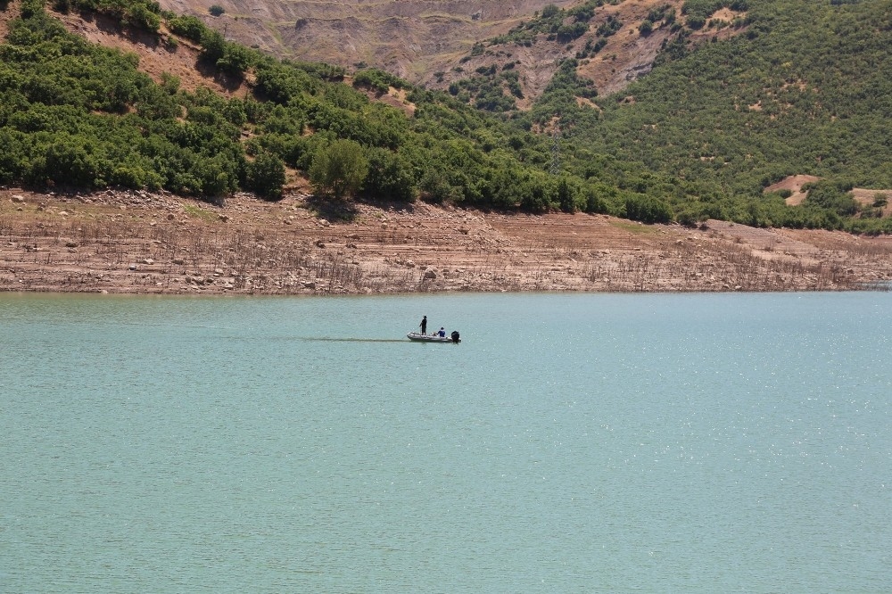 Kodu düşen baraj gölünde "Gülistan" seferberliği