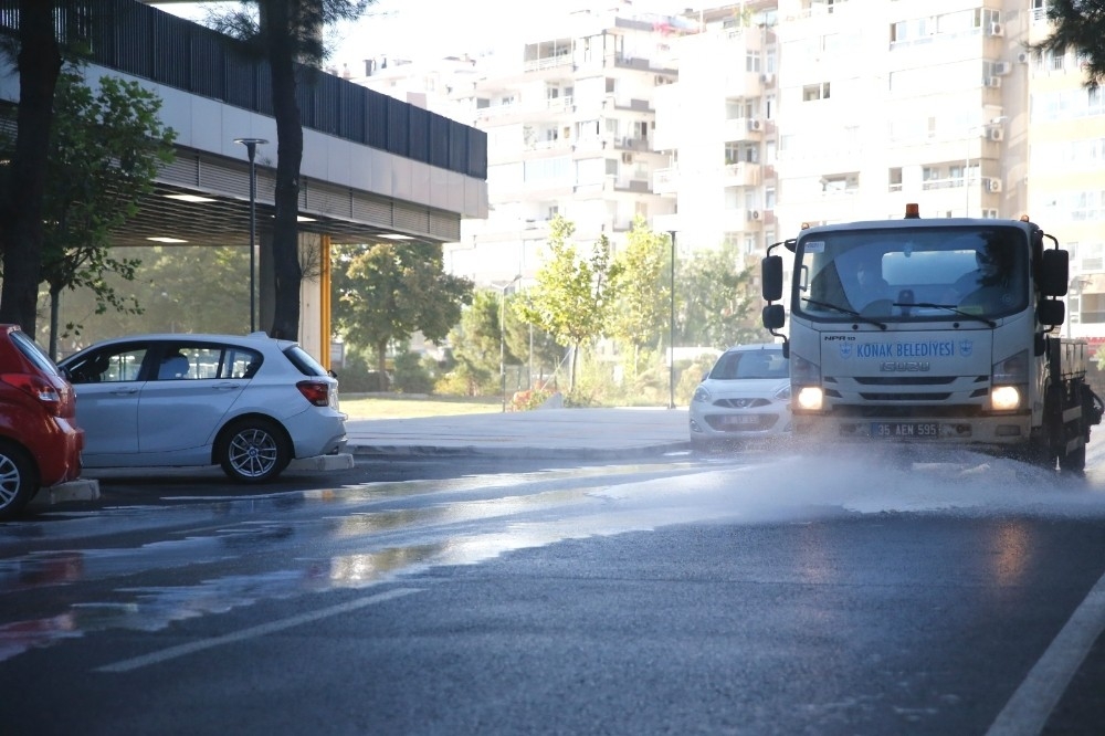 Konak'ta temizlik harekatı